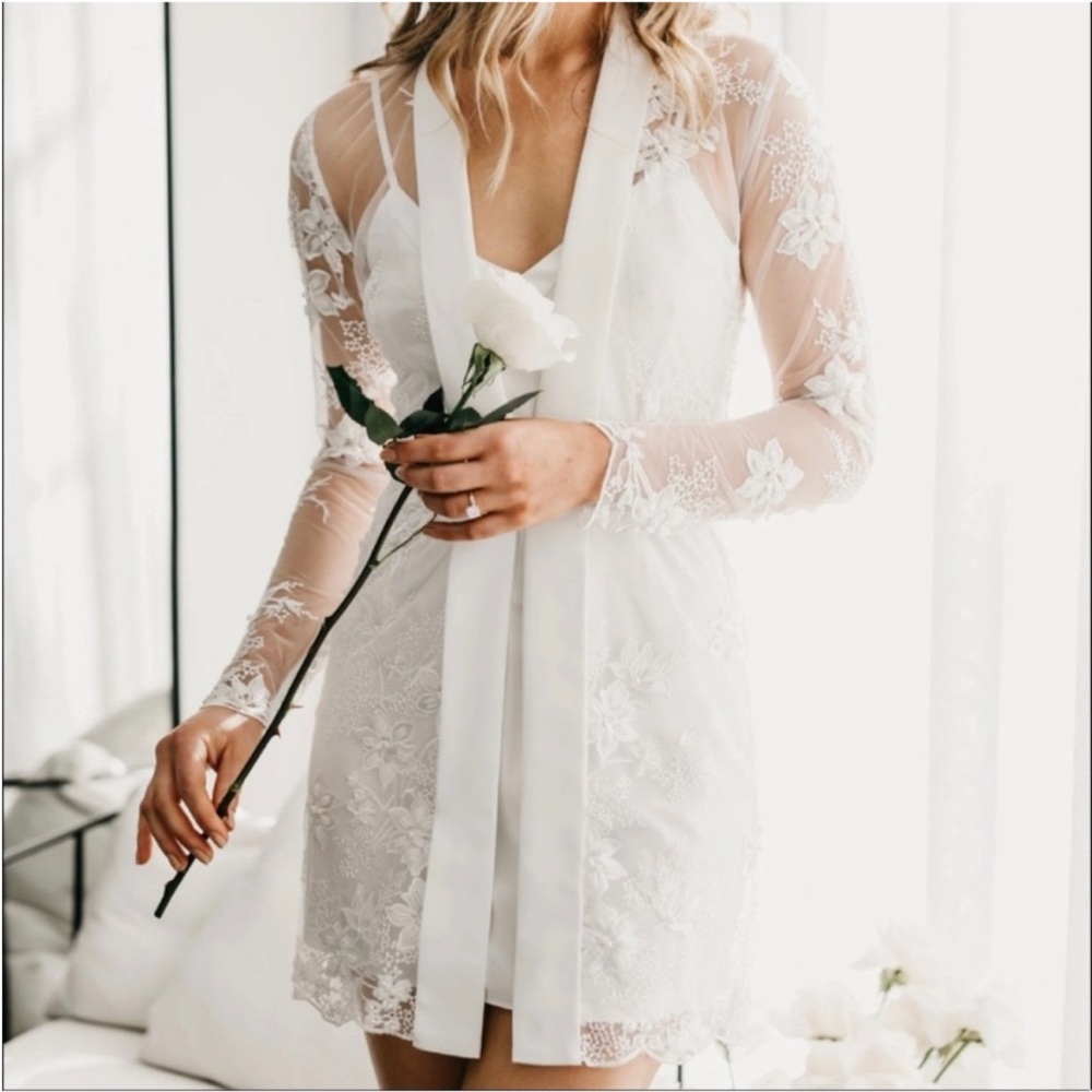 Le Rose Grace Pearl Beaded Robe